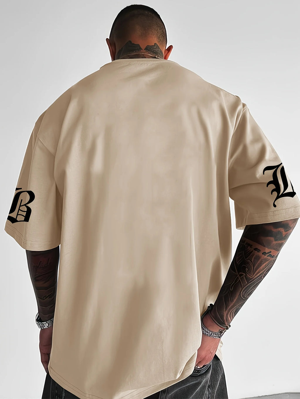 The new men's T-shirt for summer 2025 is a casual fashionable sporty breathable soft and simple 3D letter print